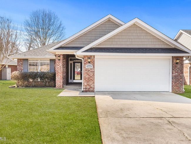 Building Photo - 15095 Cedar Springs Dr