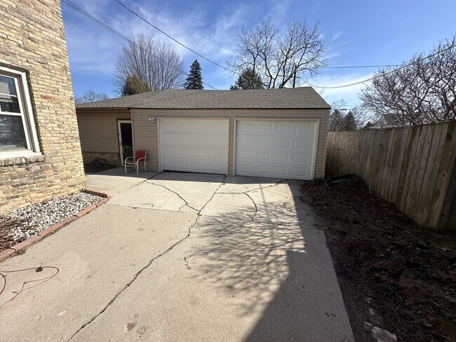 Building Photo - 1217 - 1219 N 9th St