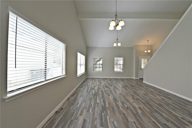 Building Photo - 13003 Sinton Ln