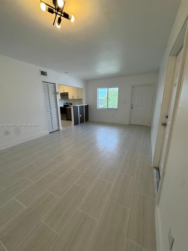 Building Photo - 800 NW 44th Ave