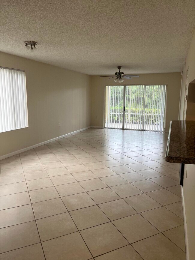 Foto del edificio - 13101 Glenmoor Dr