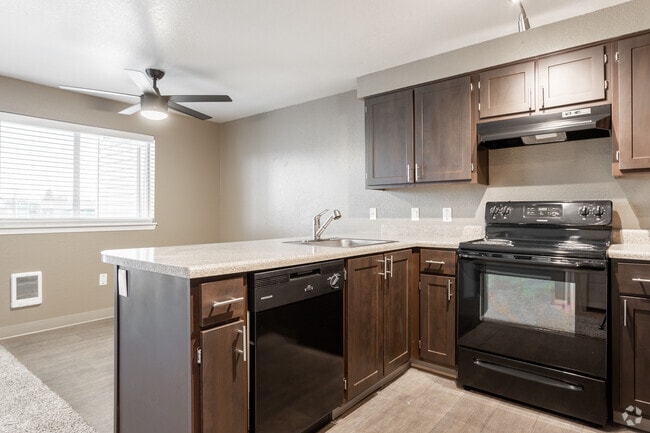 1BR, 1BA - 774 SF - Fieldstone