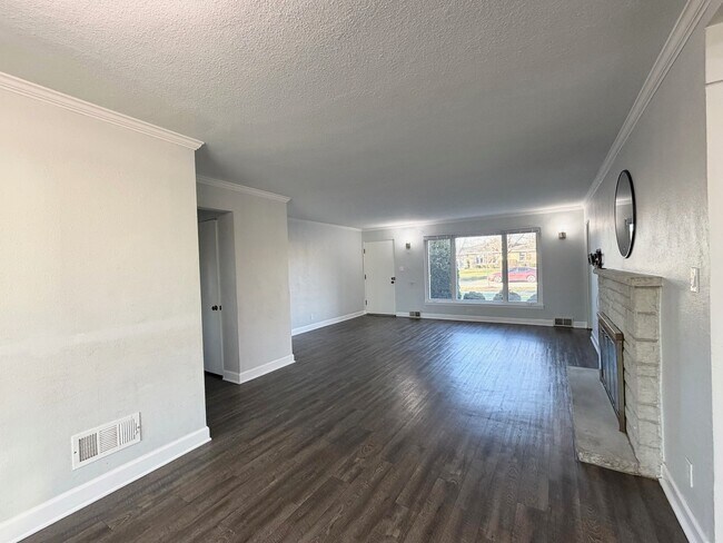 Foto del edificio - 1616 Mayfield Ave