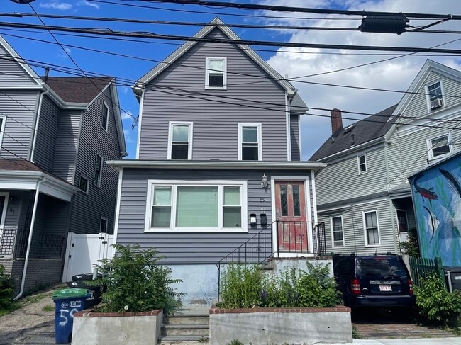 Building Photo - 59 Elm St
