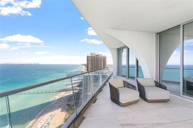 Foto del edificio - 16901 Collins Ave