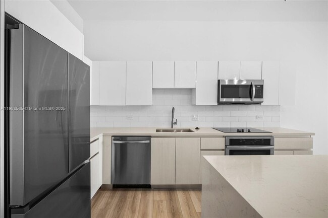 Foto del edificio - 101 Diplomat Pkwy