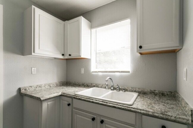 Building Photo - 2091 Yulee St