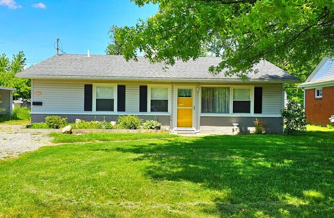Building Photo - 3 Bedroom House Ontario Schools (no metro)