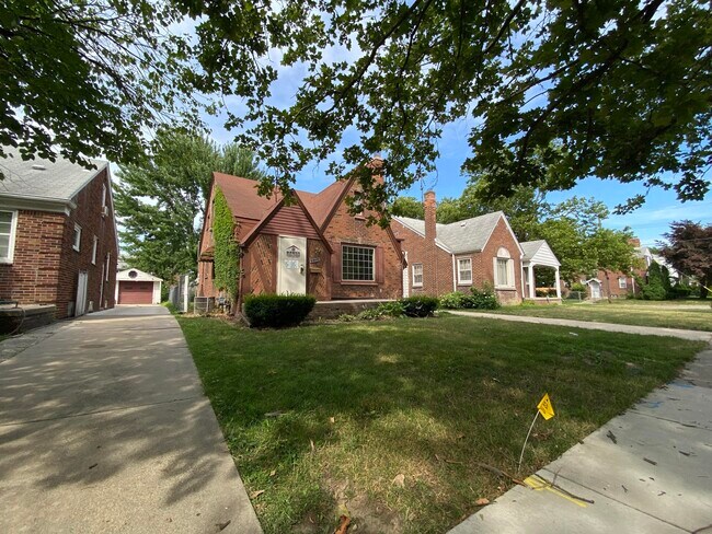 Foto del edificio - 5910 Hillcrest St