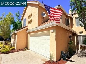 Building Photo - 6220 Lakeview Cir