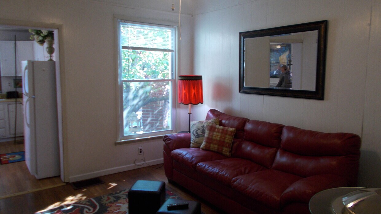 livingroom - 2196 Murray Hill Rd
