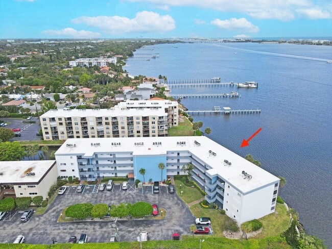 Building Photo - 100 Waterway Dr S