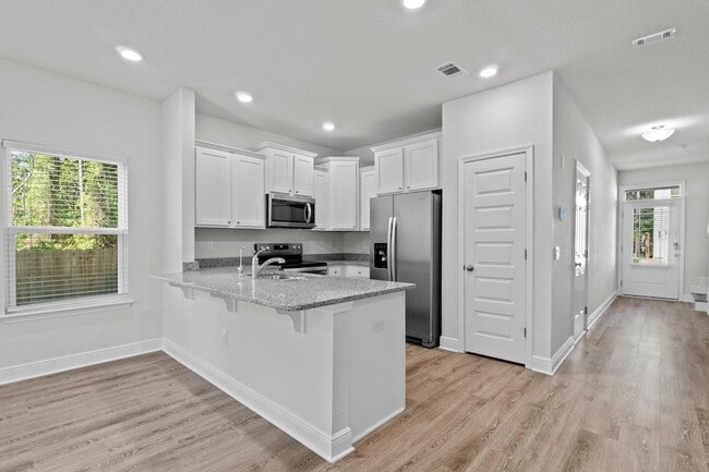 Foto del edificio - 227 Sandhill Pines Dr