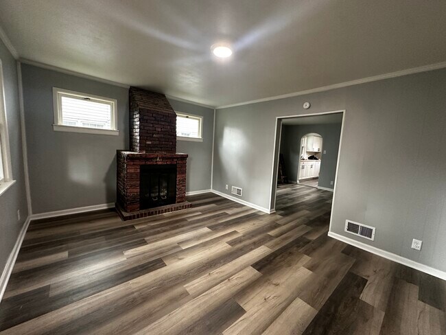 Foto del edificio - 229 E Fairview Ave