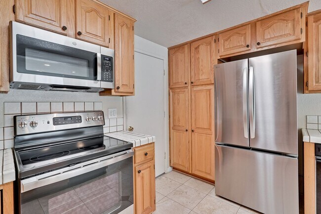 Building Photo - 6651 Bunker Hill Ct