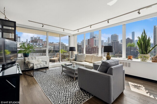 Foto del edificio - 1355 N Sandburg Terrace