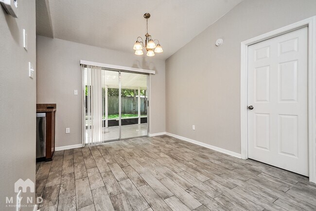 Foto del edificio - 509 Bryan Valley Ct