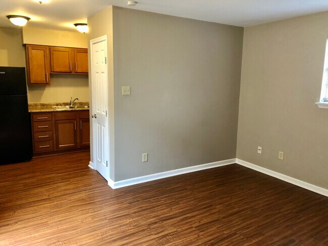 Building Photo - 430 Aris Ave