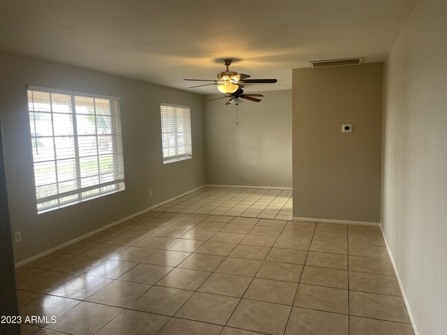 Building Photo - 1120 E Palo Verde Dr