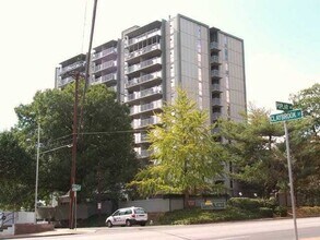 Building Photo - 1271 Poplar Ave