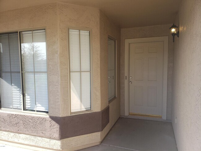Building Photo - 30500 N Sunray Dr