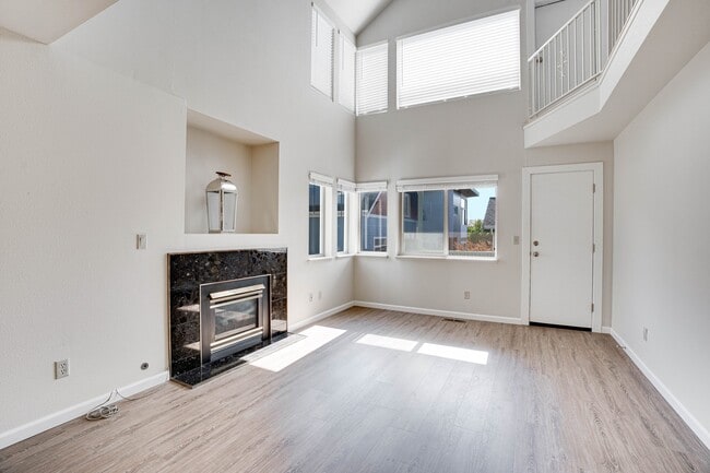 Building Photo - 1209 NW 85th St #205 Seattle, WA 98117 $2,...