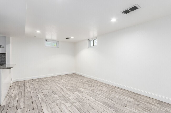 Foto del edificio - 1175 Dayton St