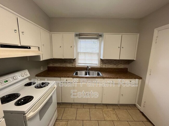 Building Photo - 6123 Warner Rd