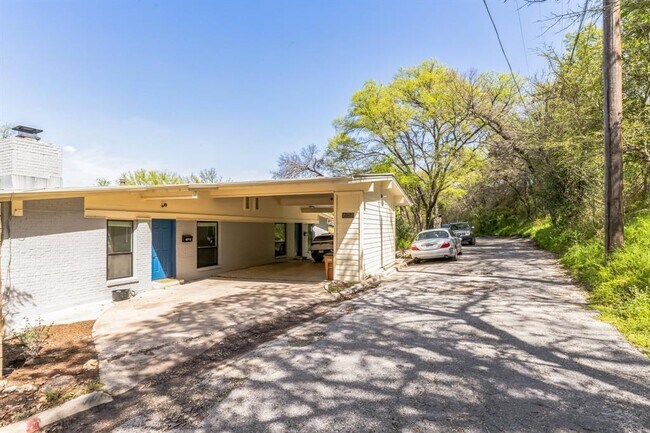 Building Photo - 807 Azie Morton Rd