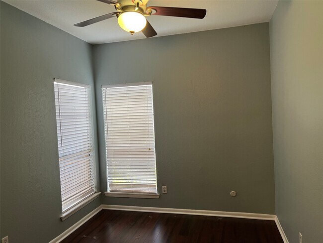 Foto del edificio - 8100 Cambridge St