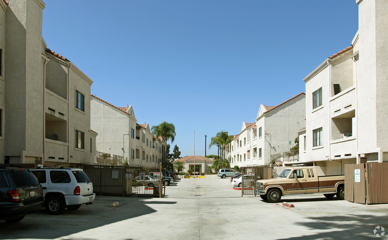 Building Photo - Sunset Plaza Apartments