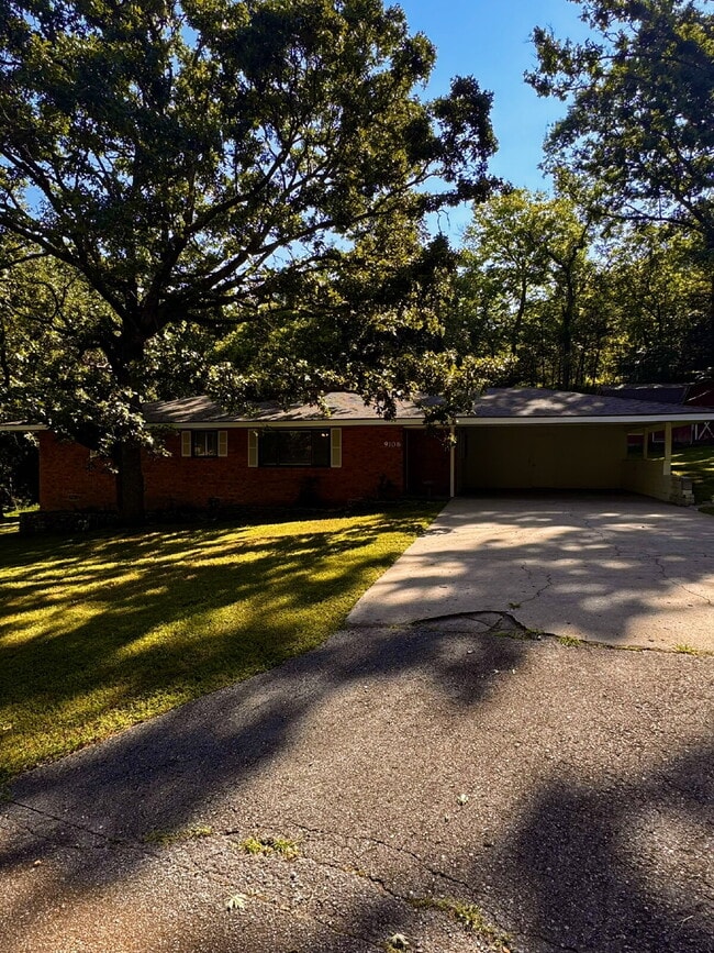 Foto del edificio - 9108 Bluff Dr