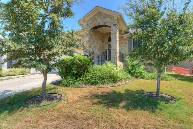 Foto del edificio - One Story Hill Country Home, Many Upgrades