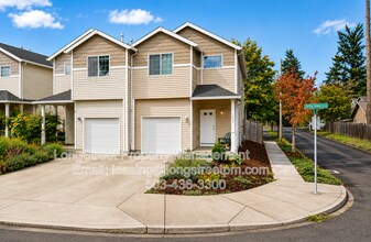 Building Photo - 7445 SE Crystal Springs Blvd