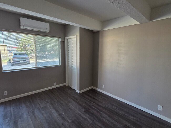 Foto del edificio - 734 N Country Acres Ave