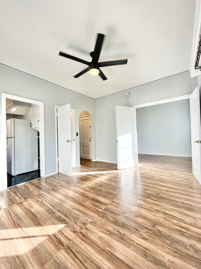 Foto del edificio - 852 N Oxford Ave