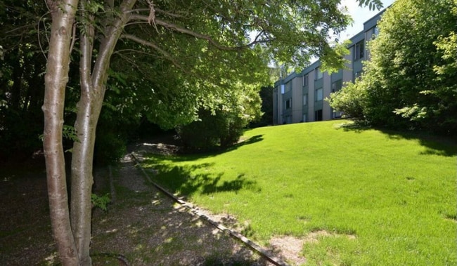 Building Photo - 1300 W 7th Ave