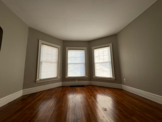 Building Photo - 286 Parker Ave