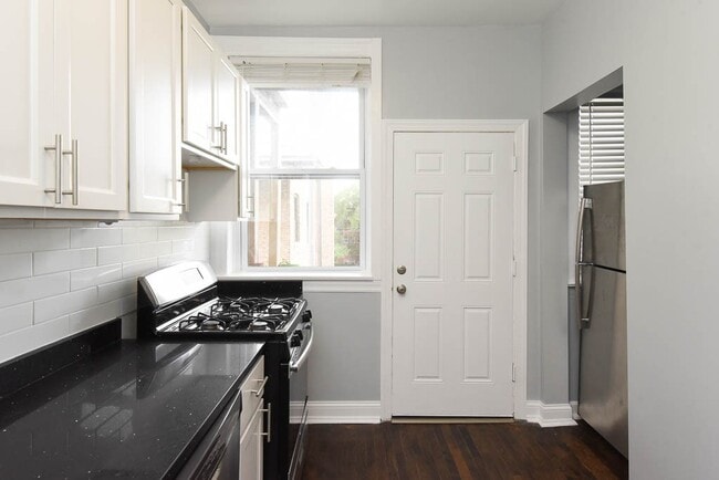 Building Photo - 943 Judson Ave