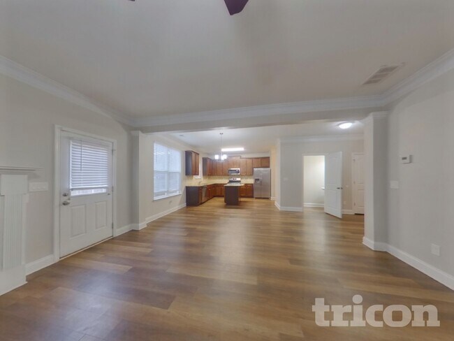 Building Photo - 305 Escalade Dr