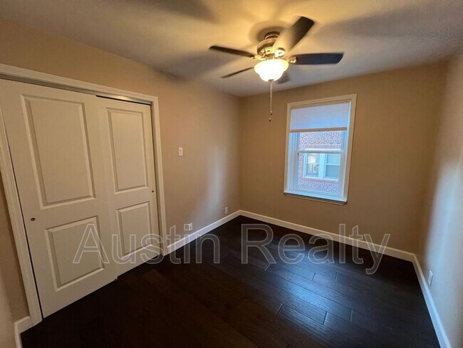 Foto del edificio - 7526 Byron Pl