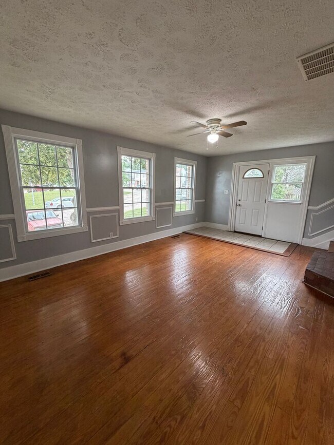 Foto del edificio - Beautiful 3 bed 2.5 Br Townhome Coming Soon
