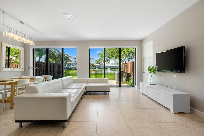 Foto del edificio - 5840 NW 104th Ct