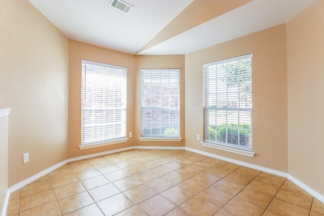 Foto del edificio - 6440 Regina Dr