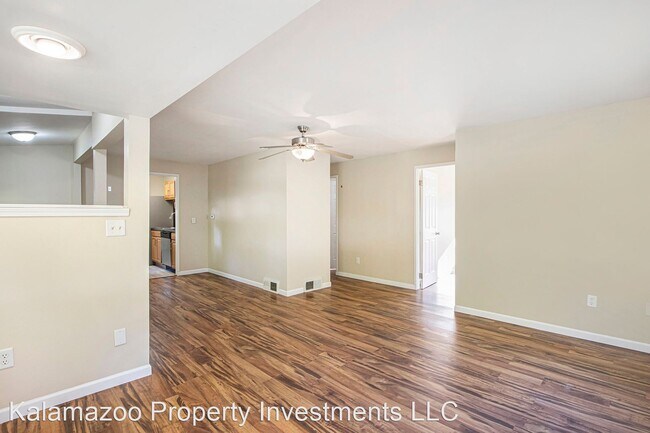 Foto del edificio - 3 br, 1 bath House - 2426 Shasta Drive