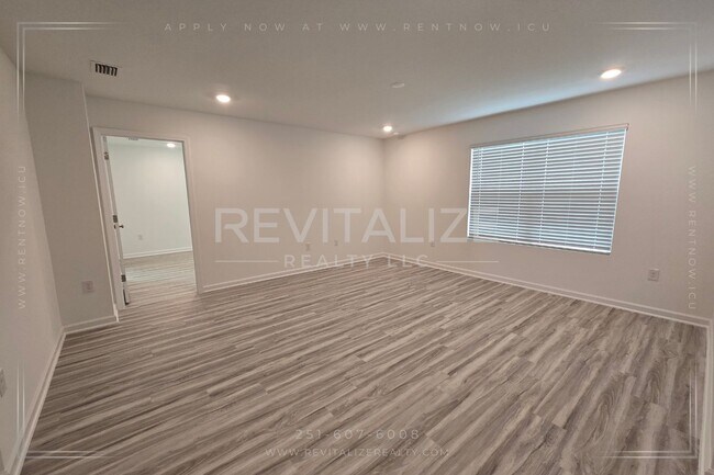 Foto del edificio - 4BR/2BA Home- Connected Living with Pool & Gym Access