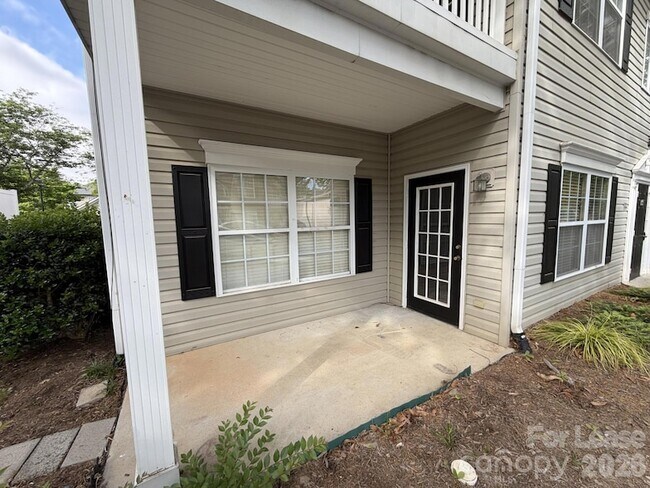Foto del edificio - 21230 Hickory St