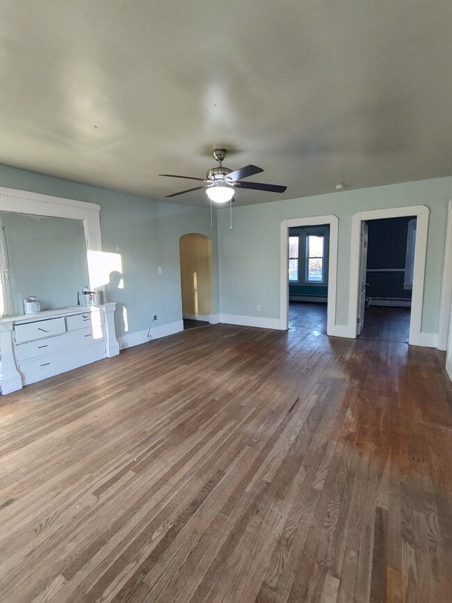 Building Photo - 6 Closson Ct