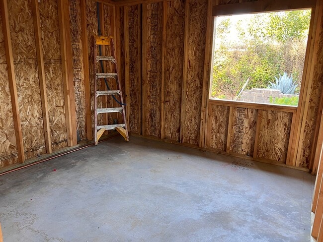 Building Photo - 1561 Royal Way