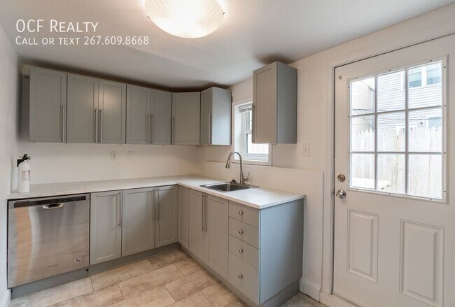 Building Photo - 2 Bed Point Breeze Townhouse
